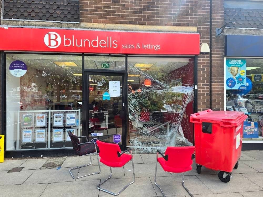 Emergency Boarding Up in Rotherham: Shop Front Repair thumbnail 3