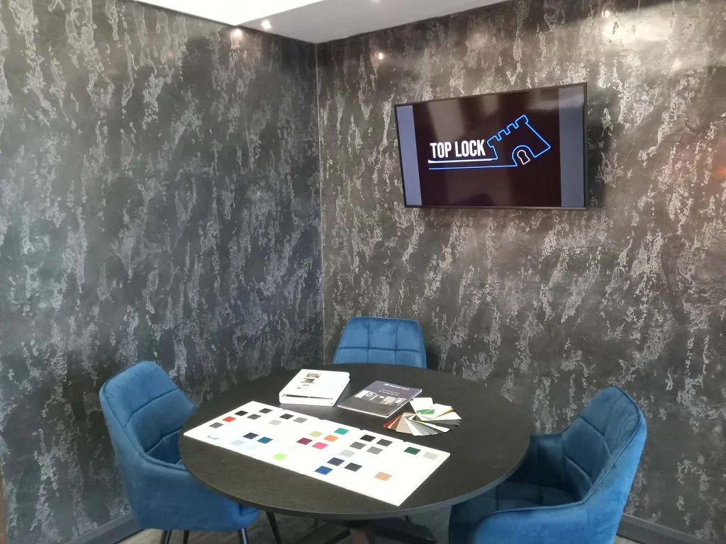 Top Lock Consultation Area